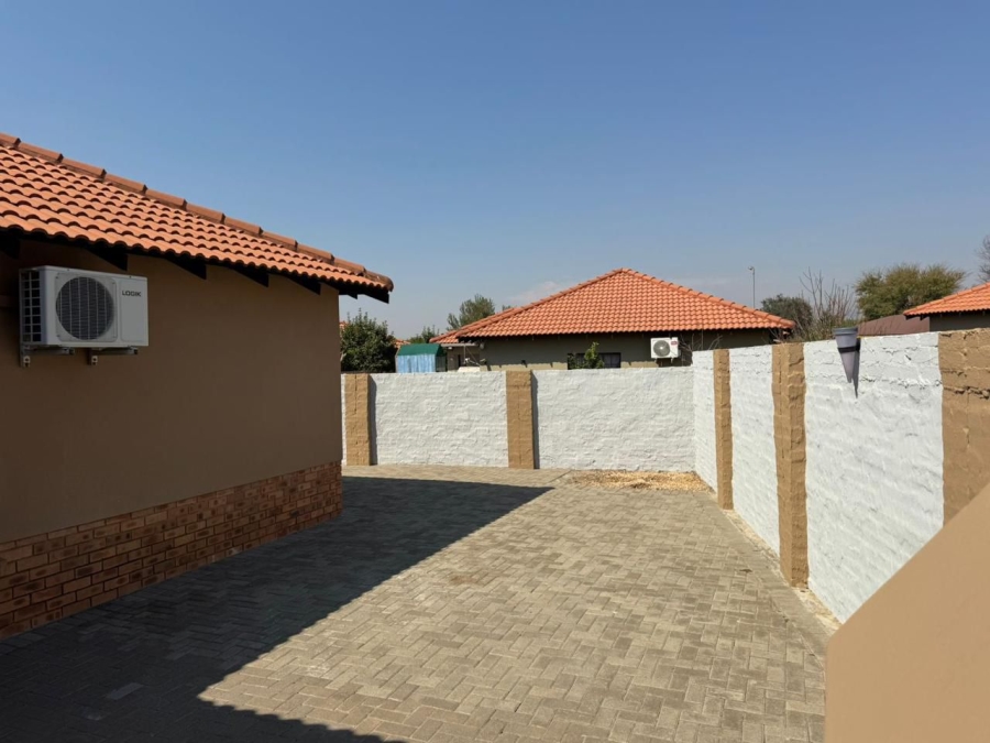 4 Bedroom Property for Sale in Hexrivier Lifestyle Estate North West